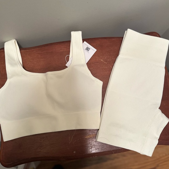 🛍️NWT QINSEN Women’s 2 Piece Cream Work Out Set - Picture 3 of 10